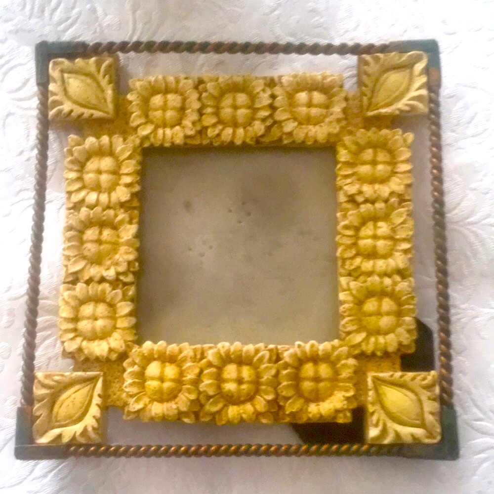 Vintage Brass Resin Flower Picture Frame 3D Textured Tabletop Display Like New